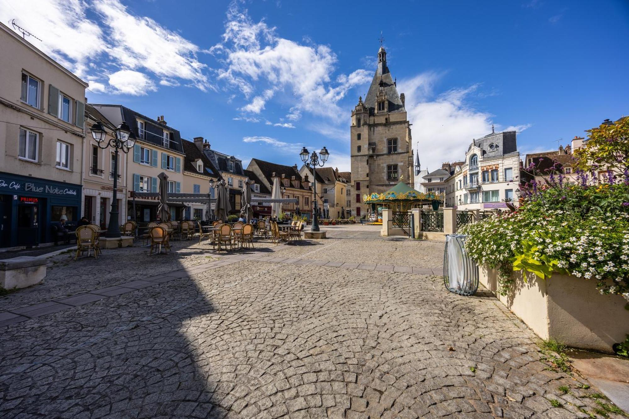 Hotel Le Beffroi Dreux Esterno foto